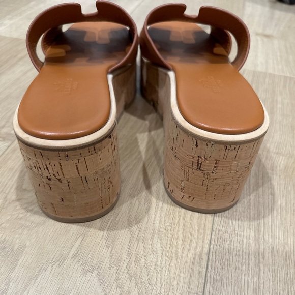 Hermes Eze sandals in gold, size 39 - Picture 2 of 10